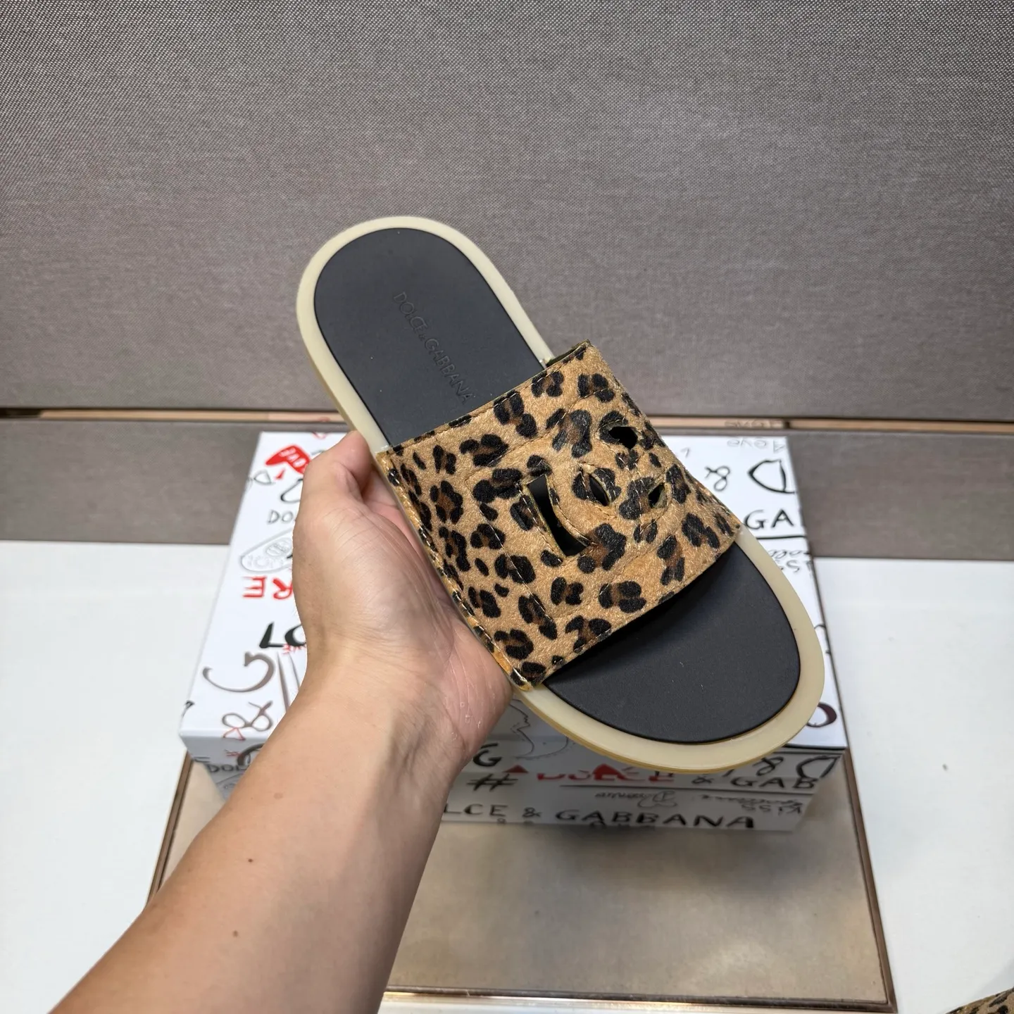 Men's men's shoes 💰pp280【DG～】Men's casual slippers 2025z cabinet sales simultaneously 🔶Size: 38-44 #️⃣ 🔷1 color🔜The upper is made of multi-material splicing ➕Genuine leather lining, comfortable and breathable, sole: original comfortable and wear-resistant outsole, ⚠️real thing📱photographed🎬real thing is better📢📢📢